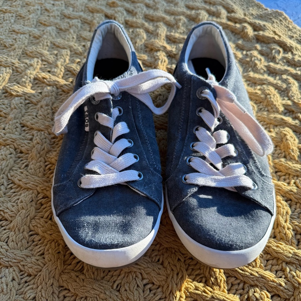Taos Star Women's US 7.5 Charcoal Washed Canvas Low-Top Lace-Up Fashion Sneakers